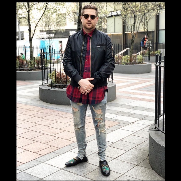 Meet your Posher, Derrick - Picture 2 of 4